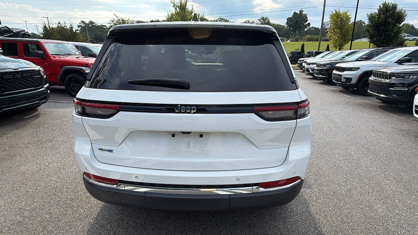 Used 2024 Jeep Grand Cherokee Limited 4xe AWD/4WD image 9