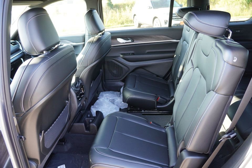 New 2025 Jeep Grand Cherokee L Limited w/ Trailer Tow Package image 11