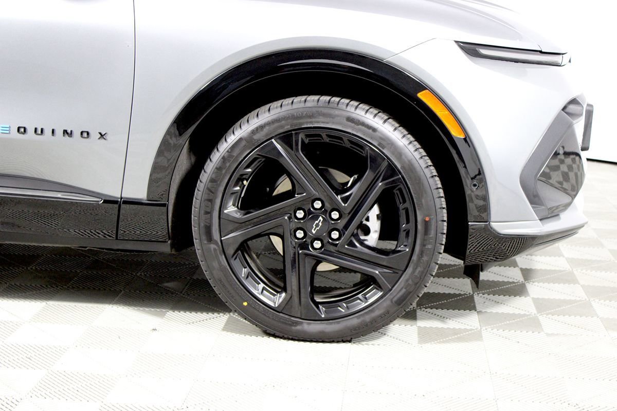 Used 2024 Chevrolet Equinox EV RS FWD image 44