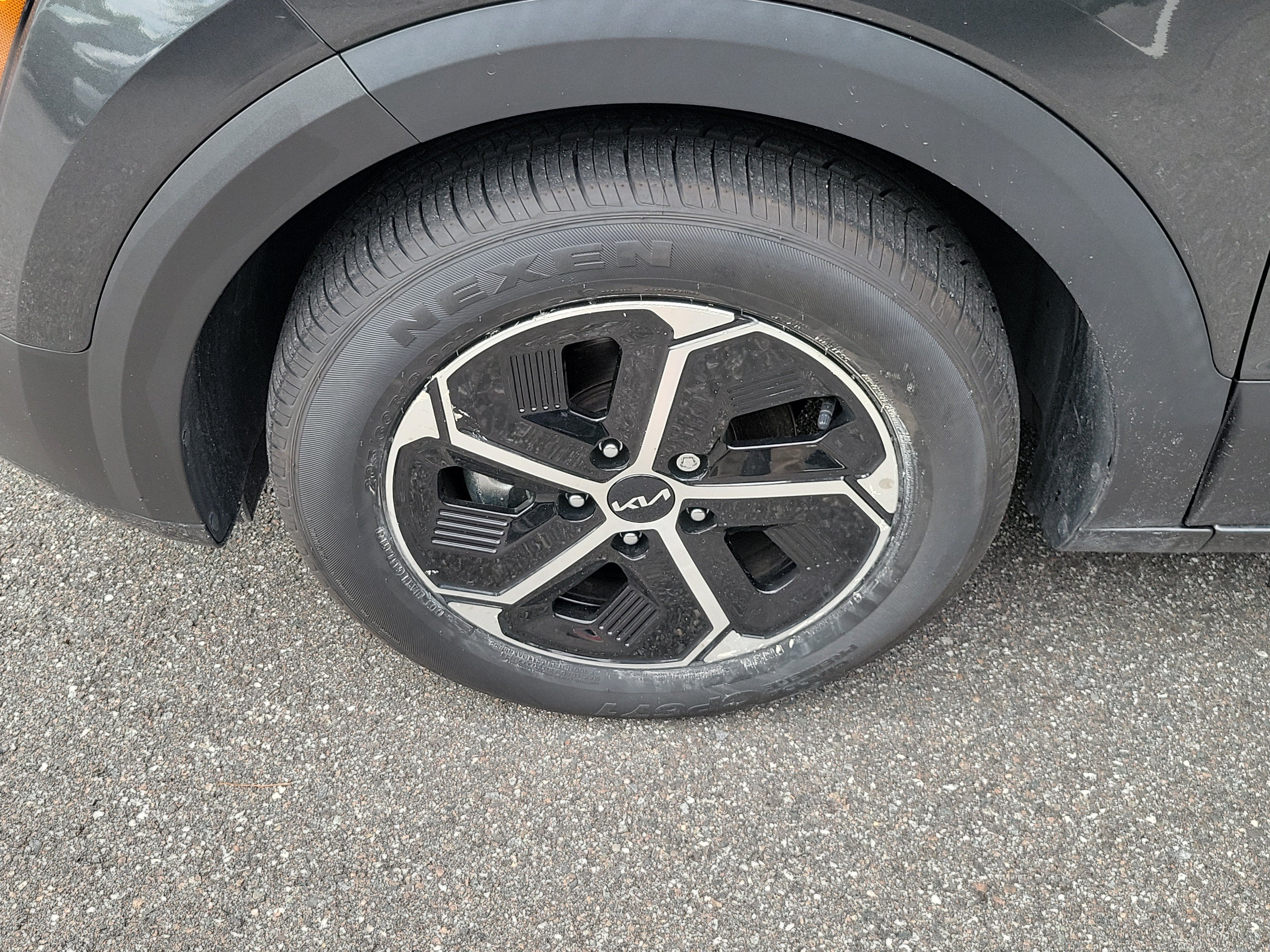 Certified 2025 Kia Niro EX FWD image 35