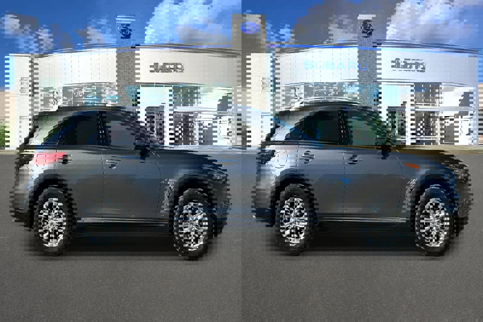 Used 2017 INFINITI QX70 AWD w/ Premium Package image 6