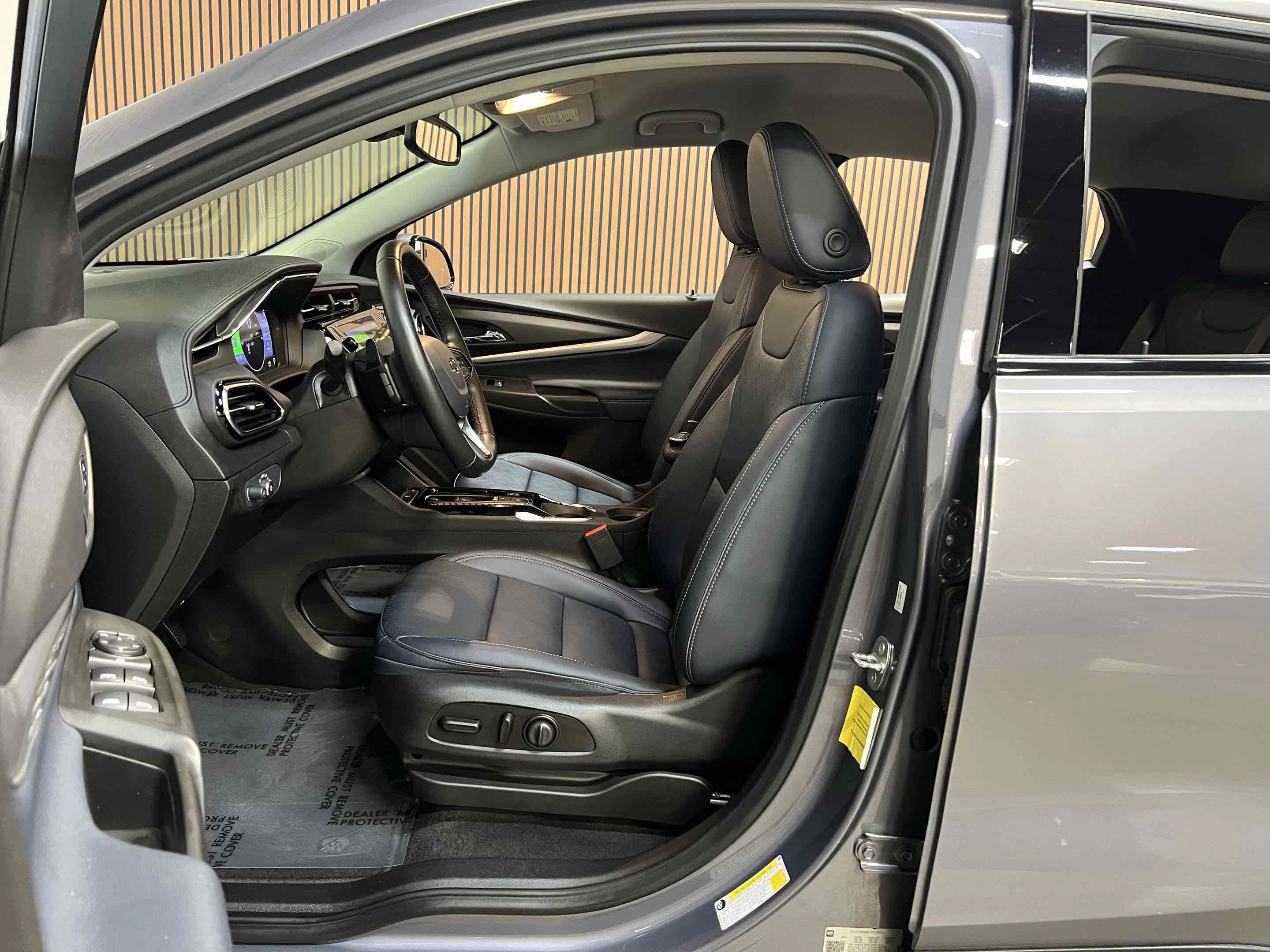 Used 2022 Chevrolet Bolt EUV LT w/ Convenience Package FWD image 6