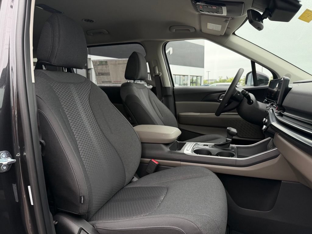 New 2026 Kia Carnival LX FWD image 36