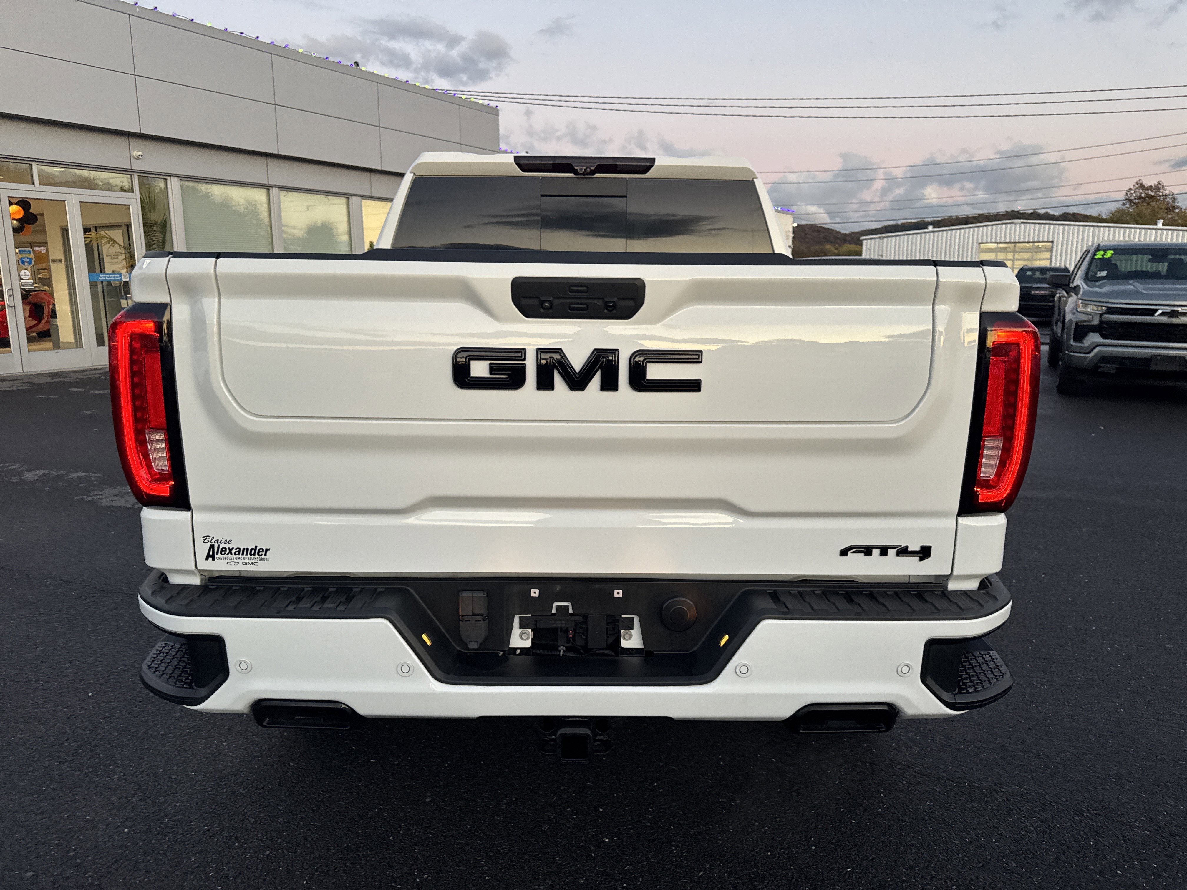 Used 2021 GMC Sierra 1500 AT4 w/ Technology Package image 4