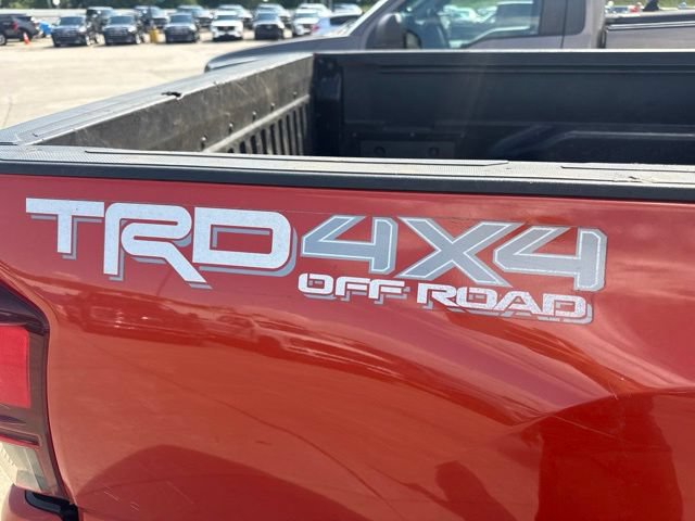Used 2018 Toyota Tacoma TRD Off-Road w/ Technology Package AWD/4WD image 11