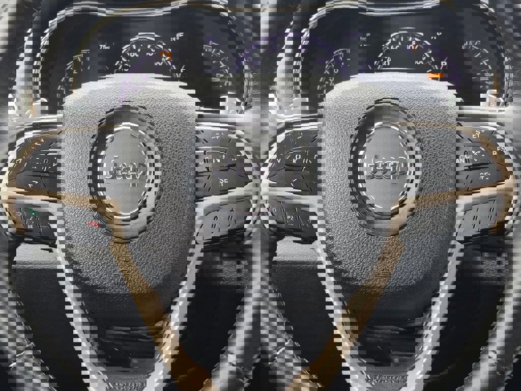 Used 2017 Jeep Grand Cherokee Laredo w/ Quick Order Package 23E image 18