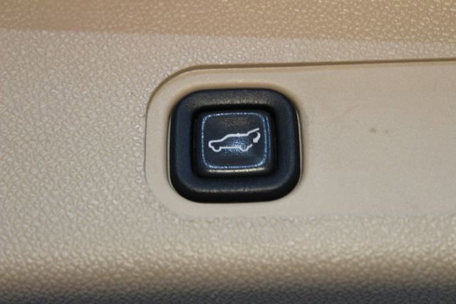 Used 2014 Chevrolet Suburban LTZ AWD/4WD image 19