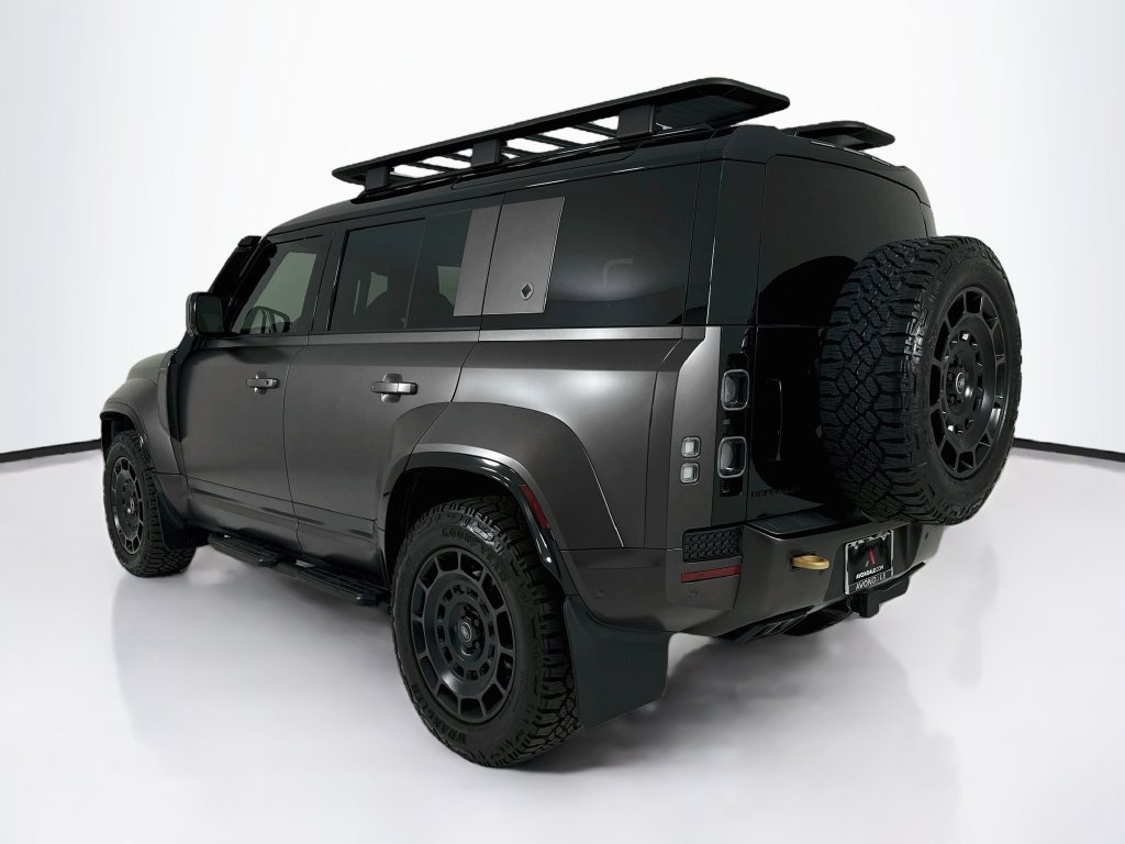 Used 2025 Land Rover Defender 110 AWD/4WD image 3