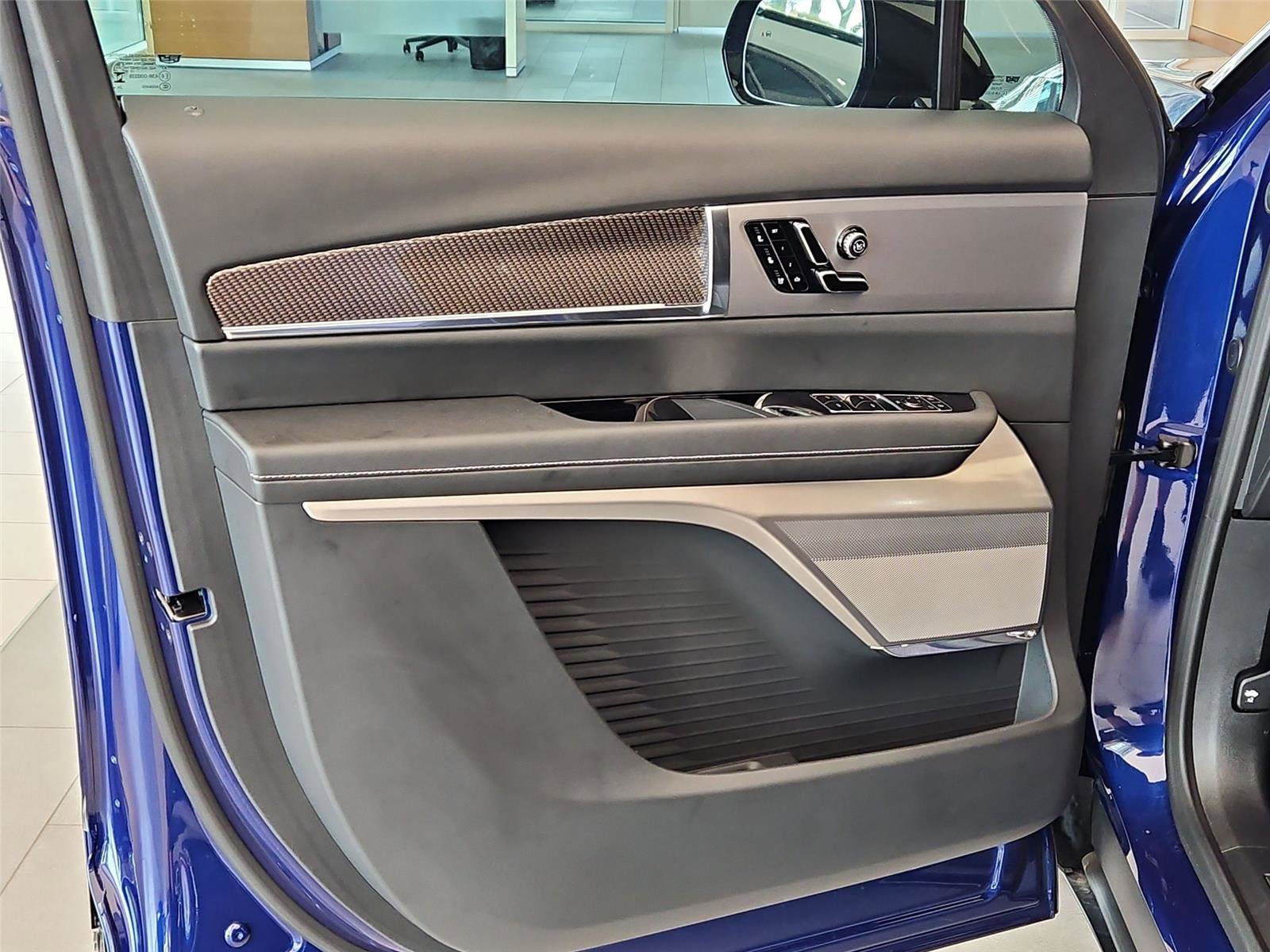 New 2026 Cadillac Vistiq Sport w/ LPO, Floor Liner Package AWD/4WD image 23
