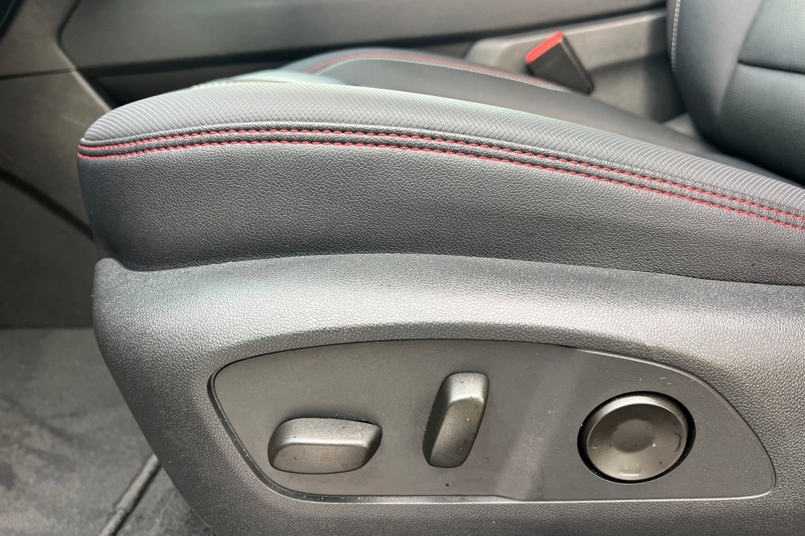 Certified 2024 Chevrolet Traverse RS w/ LPO, Floor Liner Package image 13