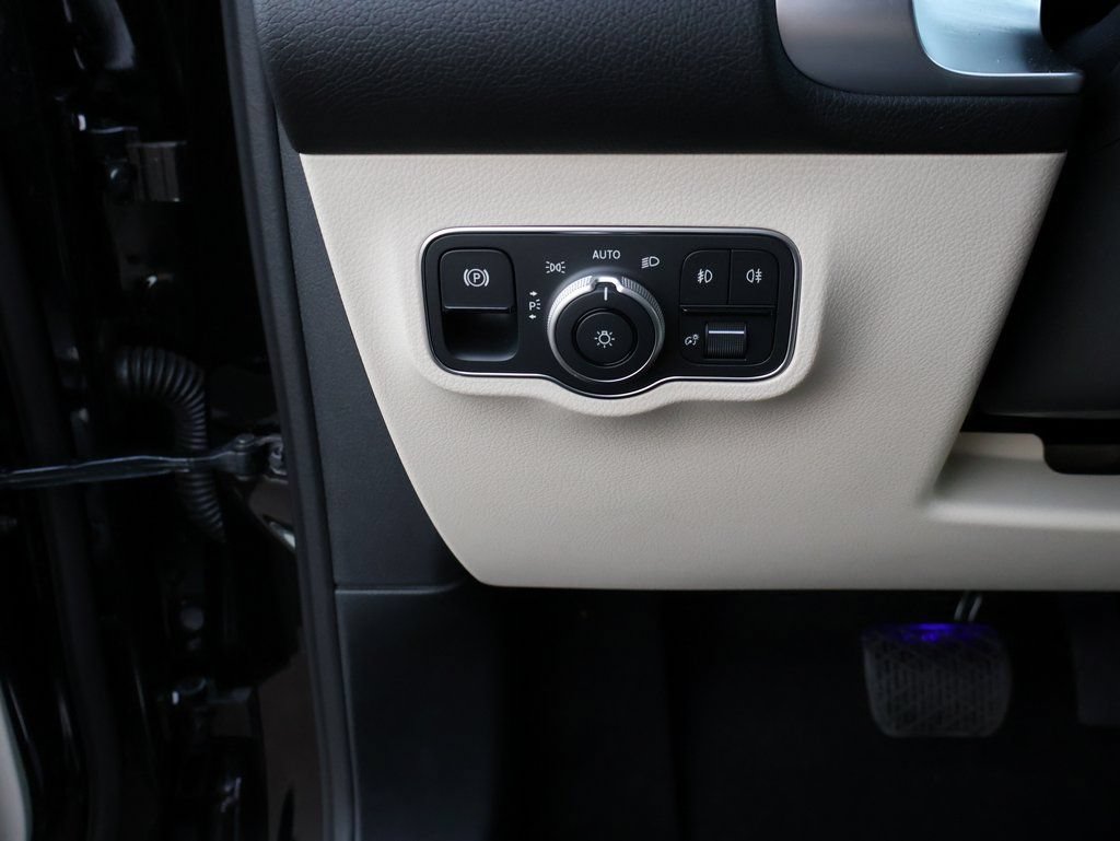 New 2026 Mercedes-Benz GLB 250 4MATIC image 36