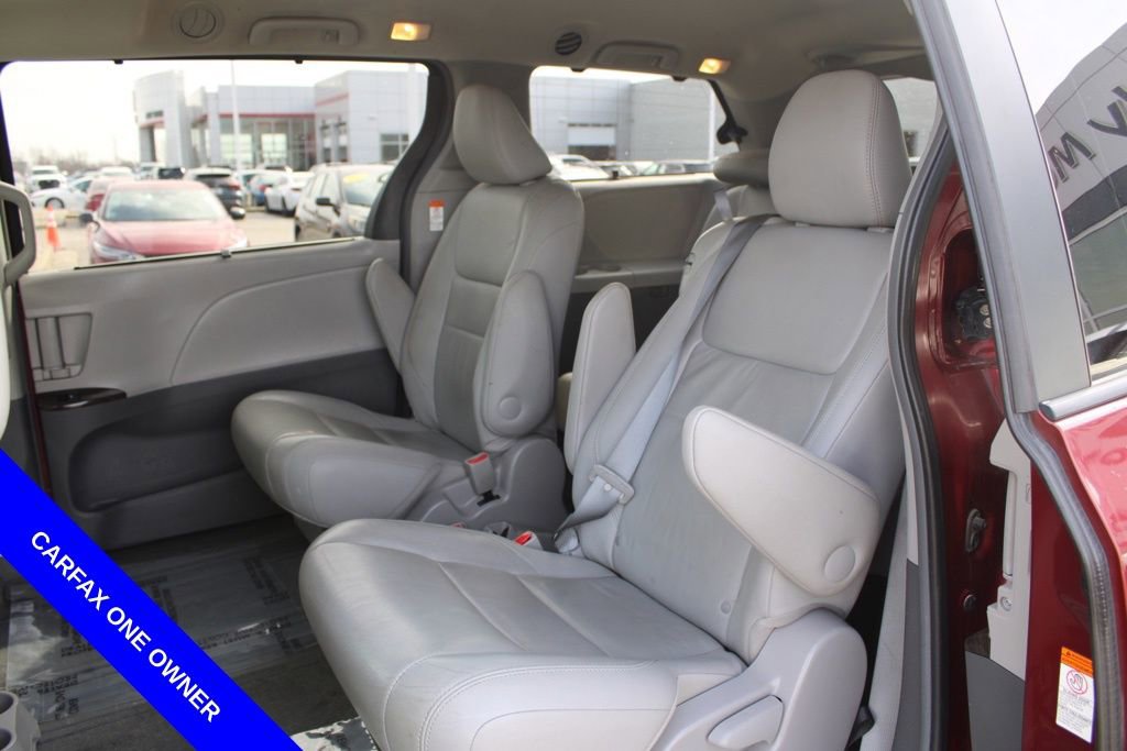 Used 2015 Toyota Sienna XLE image 25