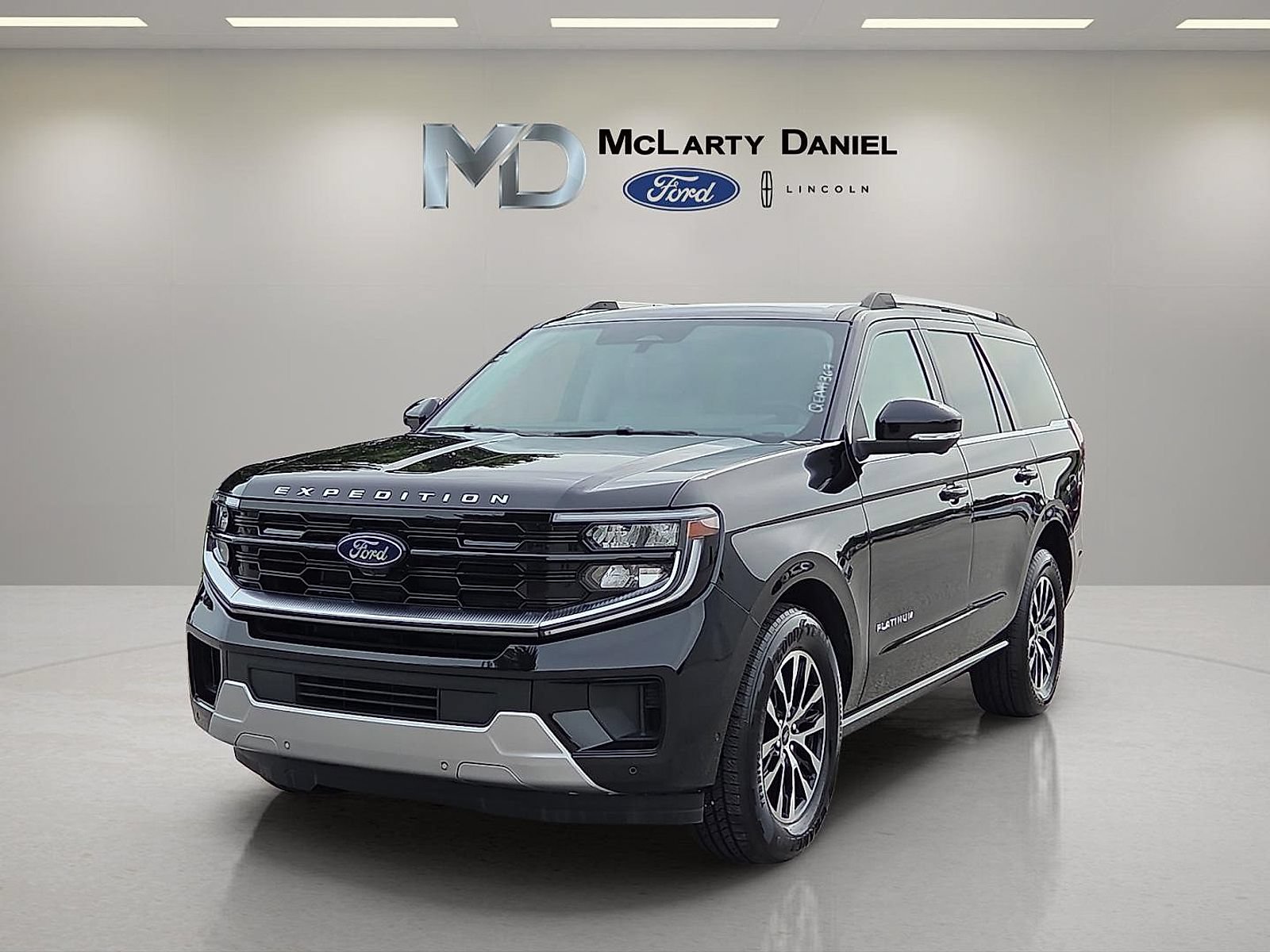 Used 2025 Ford Expedition Platinum AWD/4WD image 2