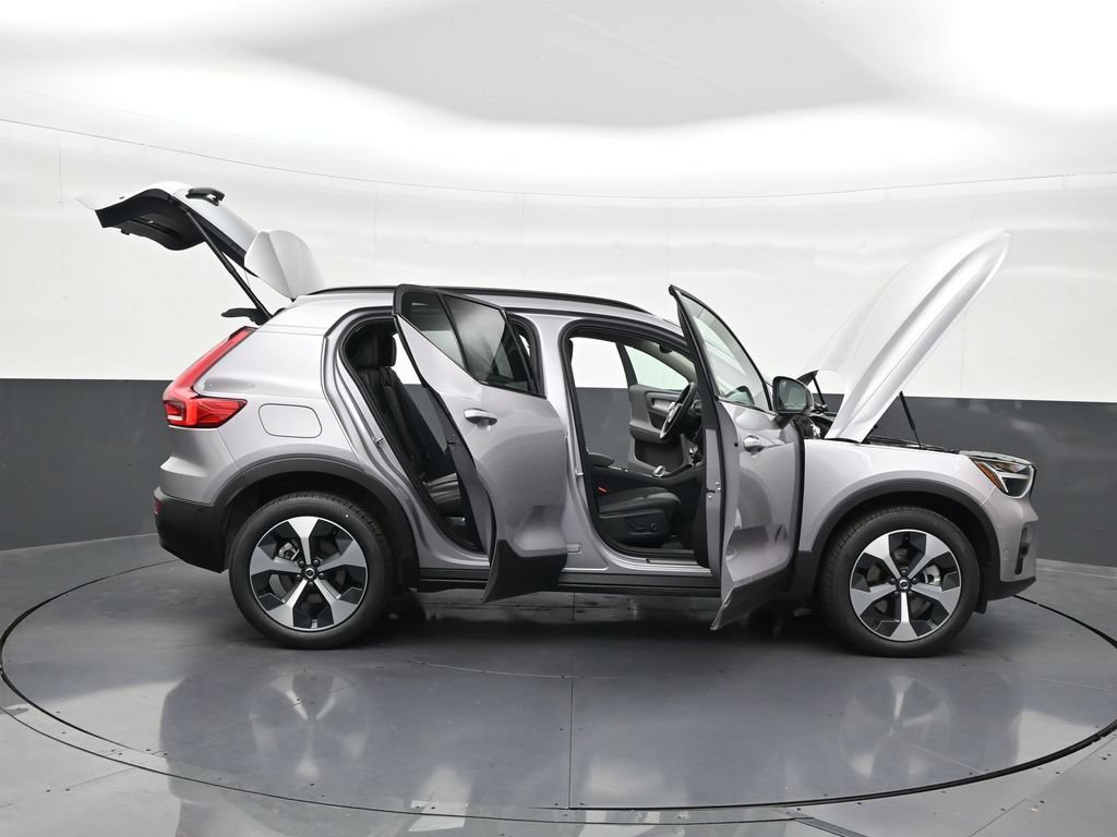 New 2026 Volvo XC40 B5 Plus w/ Climate Package AWD/4WD image 30