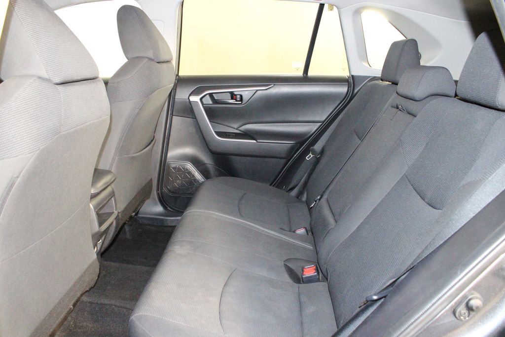 Used 2020 Toyota RAV4 LE image 11
