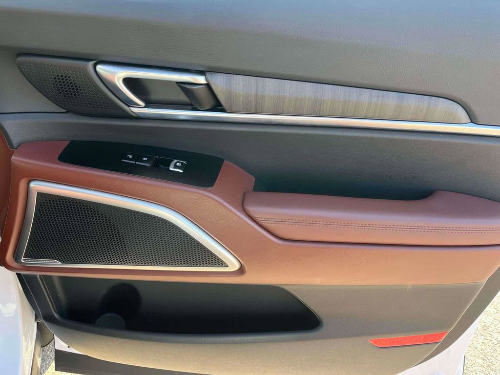Used 2024 Kia Telluride EX image 11