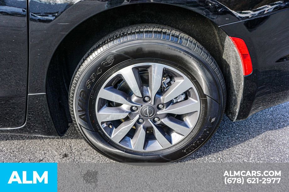 Used 2024 Chrysler Pacifica Select image 18