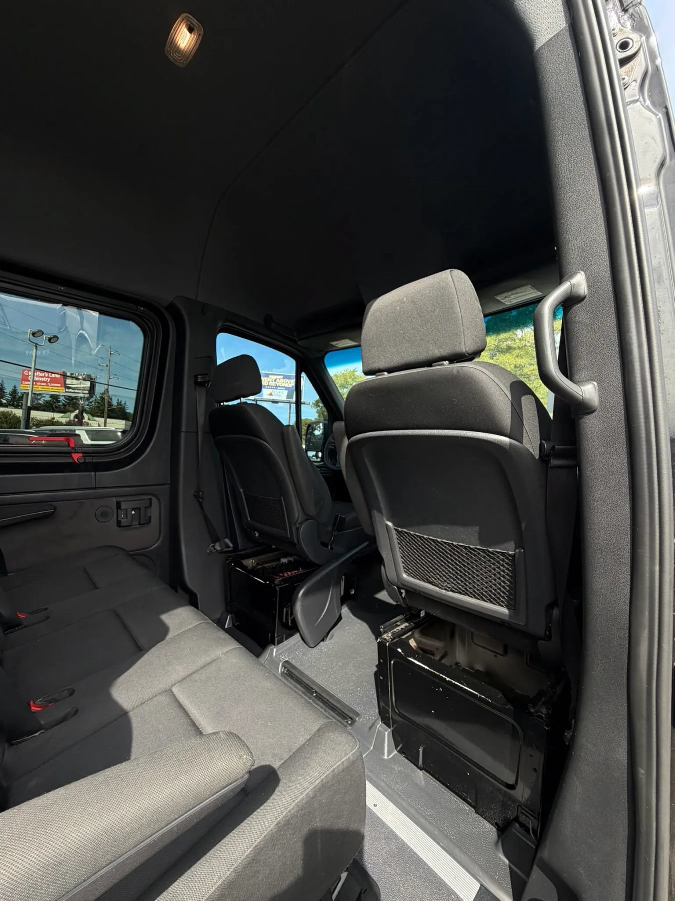 Used 2019 Mercedes-Benz Sprinter 2500 w/ Premium Package image 23