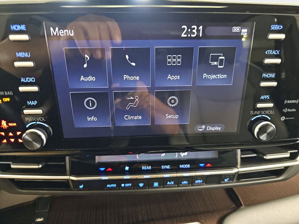 Used 2024 Toyota Sienna XLE FWD image 26