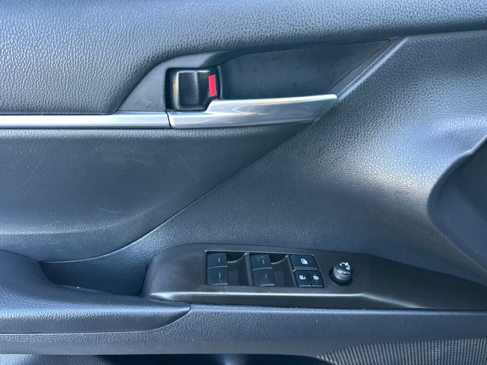 Used 2022 Toyota Camry SE FWD image 13