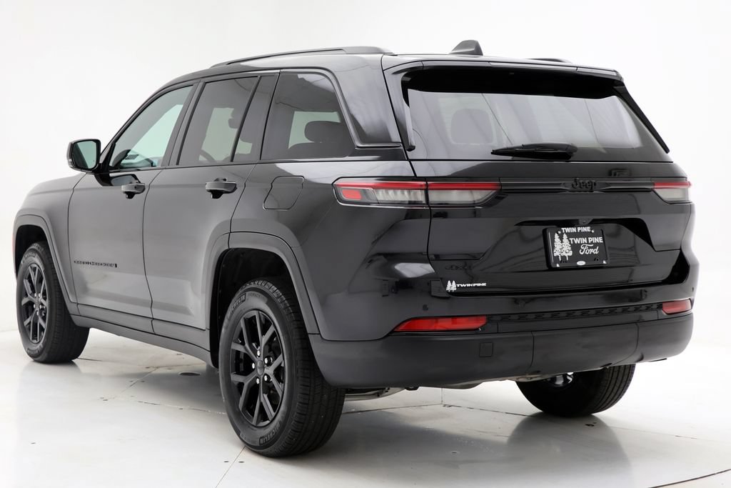 Used 2025 Jeep Grand Cherokee Altitude AWD/4WD image 6
