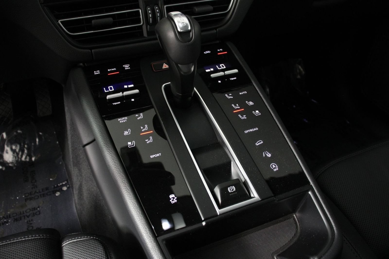 Certified 2026 Porsche Macan AWD/4WD image 18
