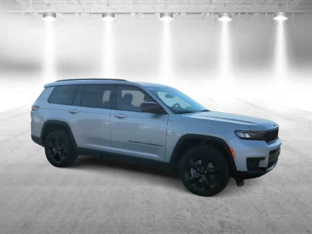 Certified 2024 Jeep Grand Cherokee L Altitude AWD/4WD image 2
