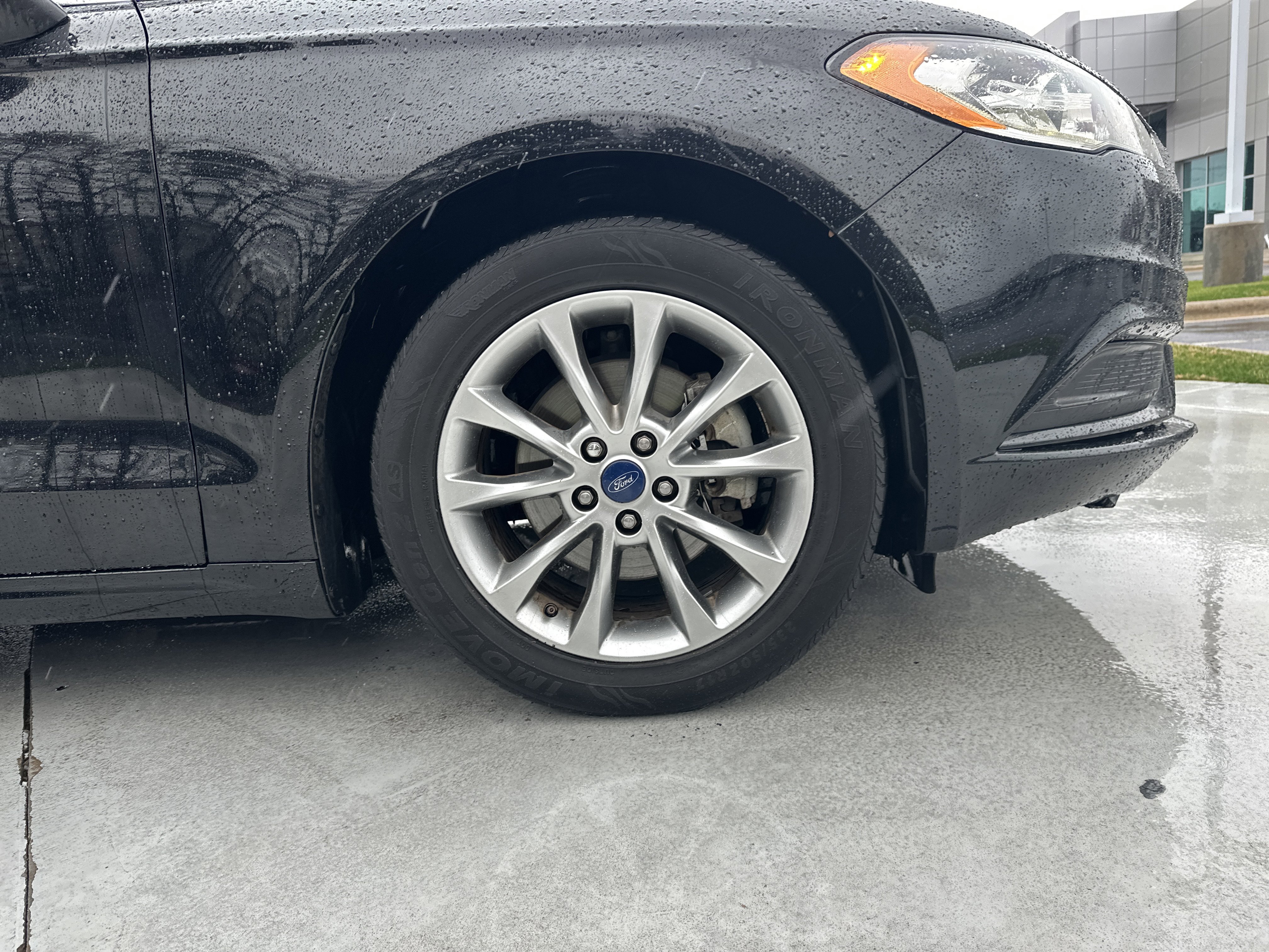 Used 2017 Ford Fusion SE w/ Fusion SE Technology Package image 13