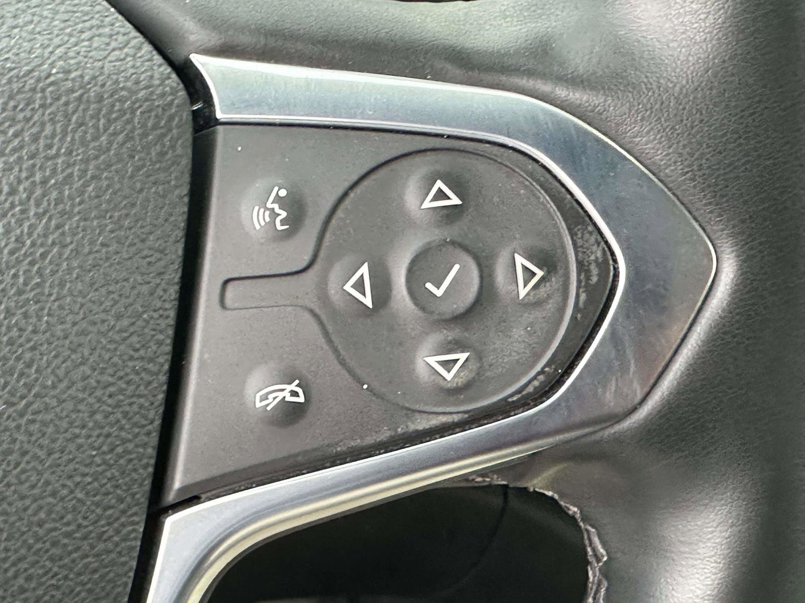 Used 2023 Chevrolet Traverse LT image 22