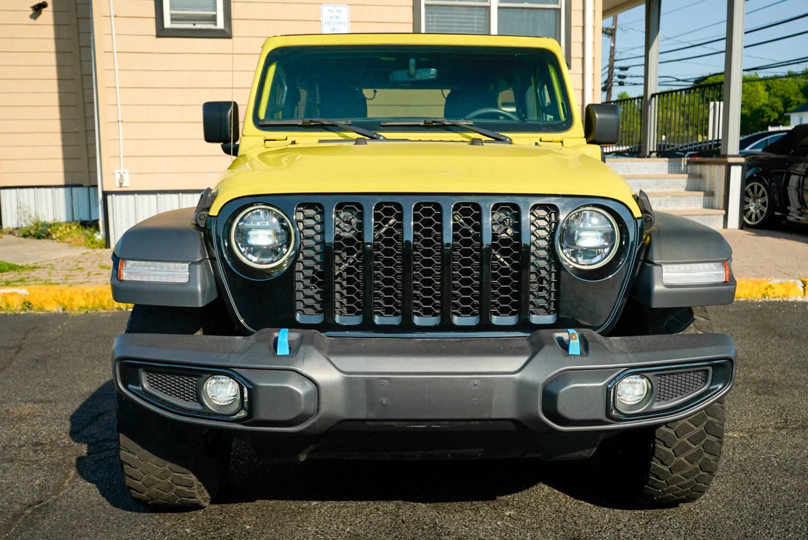 Used 2023 Jeep Wrangler Unlimited w/ Sun & Screen Package AWD/4WD image 2