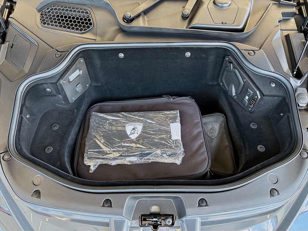 Used 2024 Lamborghini Revuelto image 34