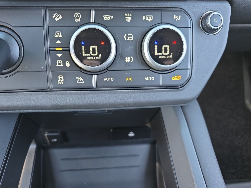 New 2026 Land Rover Defender 110 X-Dynamic SE AWD/4WD image 24