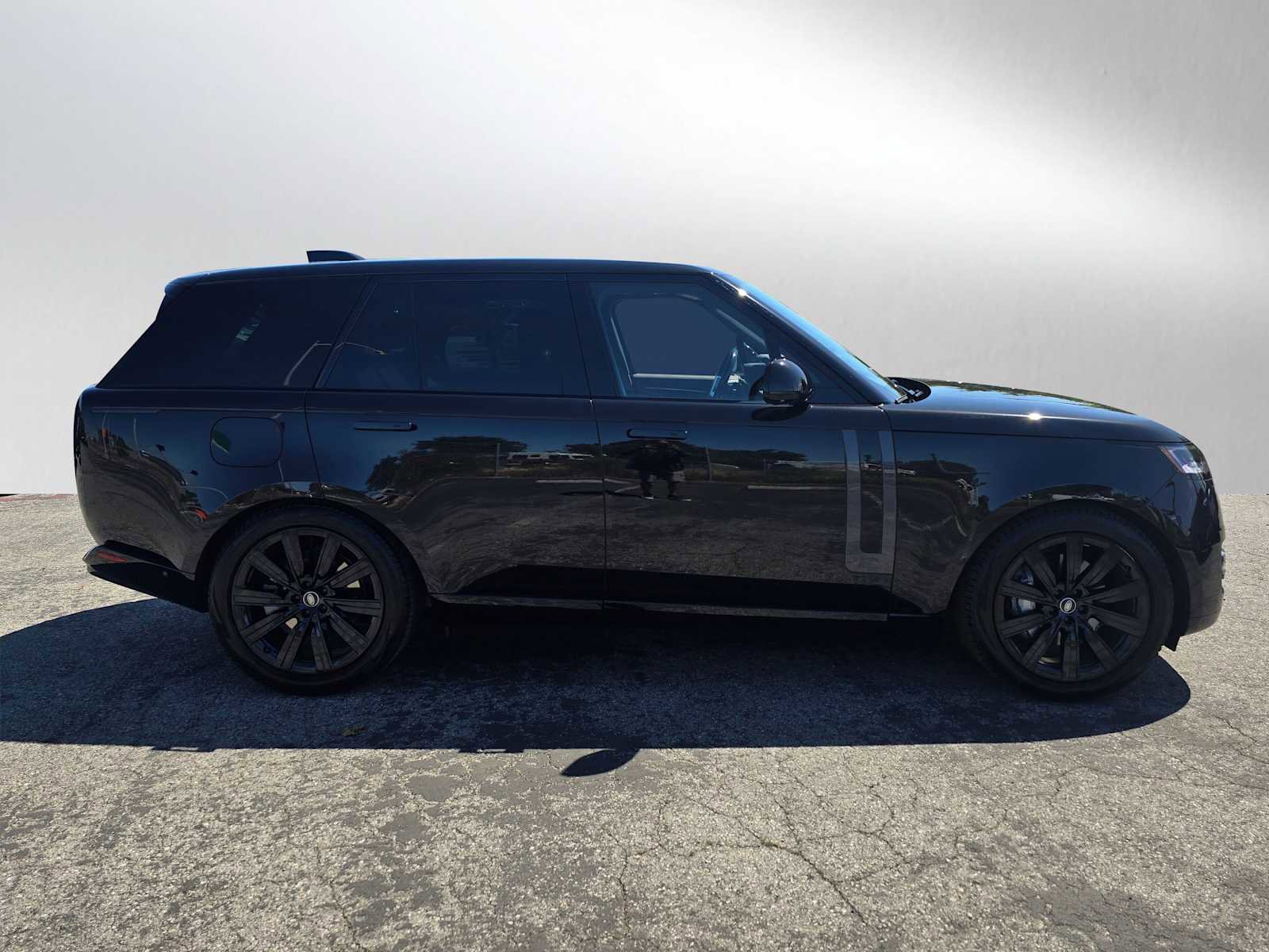 Used 2025 Land Rover Range Rover SE image 6