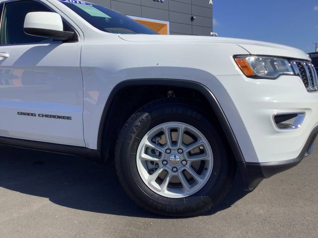 Used 2018 Jeep Grand Cherokee Laredo RWD image 3