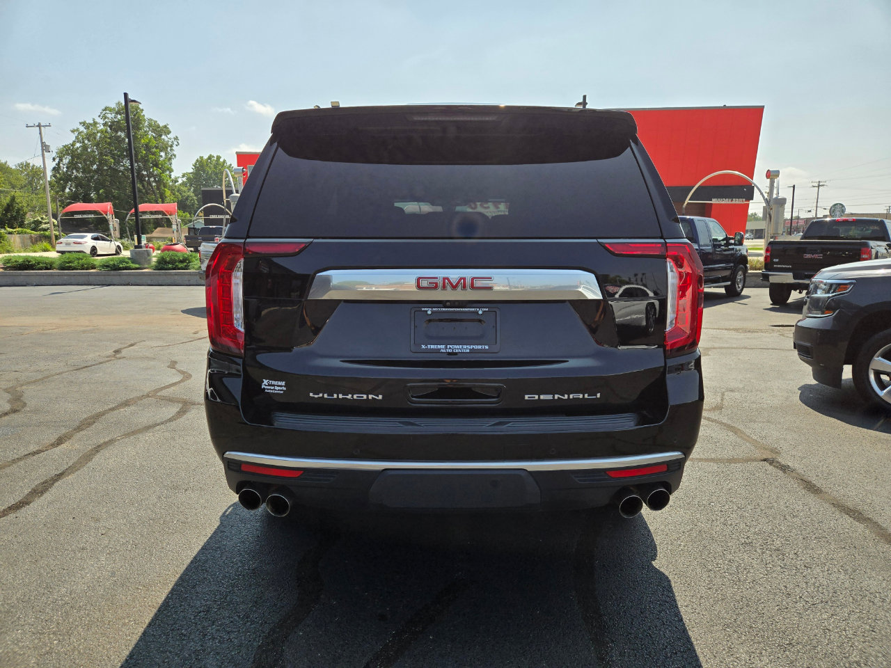 Used 2021 GMC Yukon Denali w/ Denali Premium Package image 5