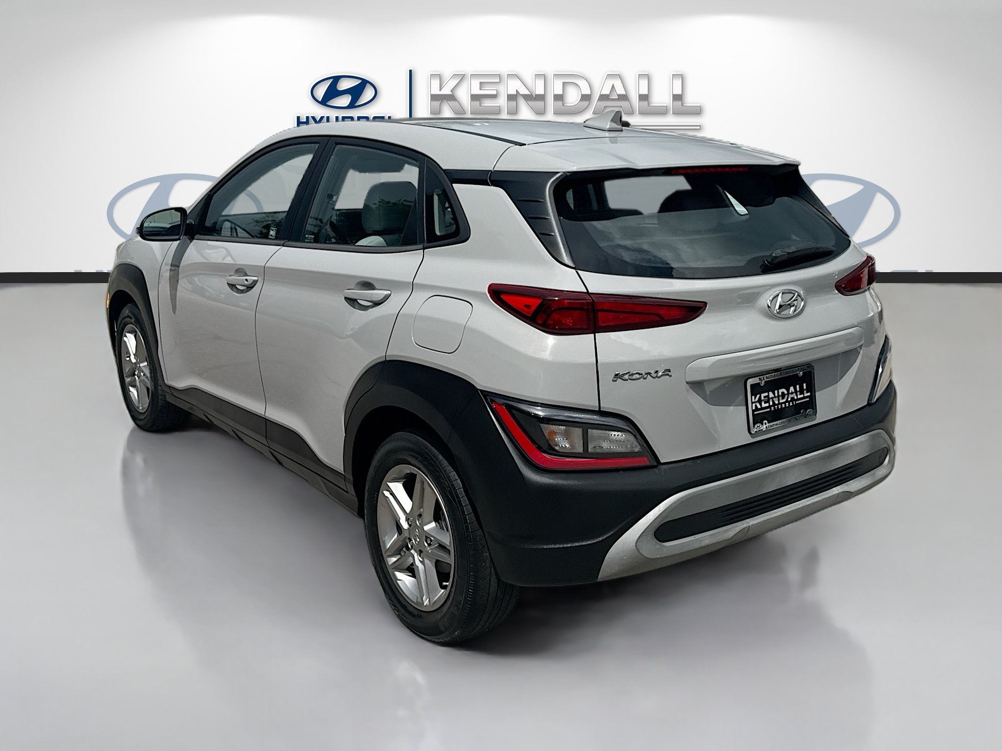 Used 2023 Hyundai Kona SE FWD image 4