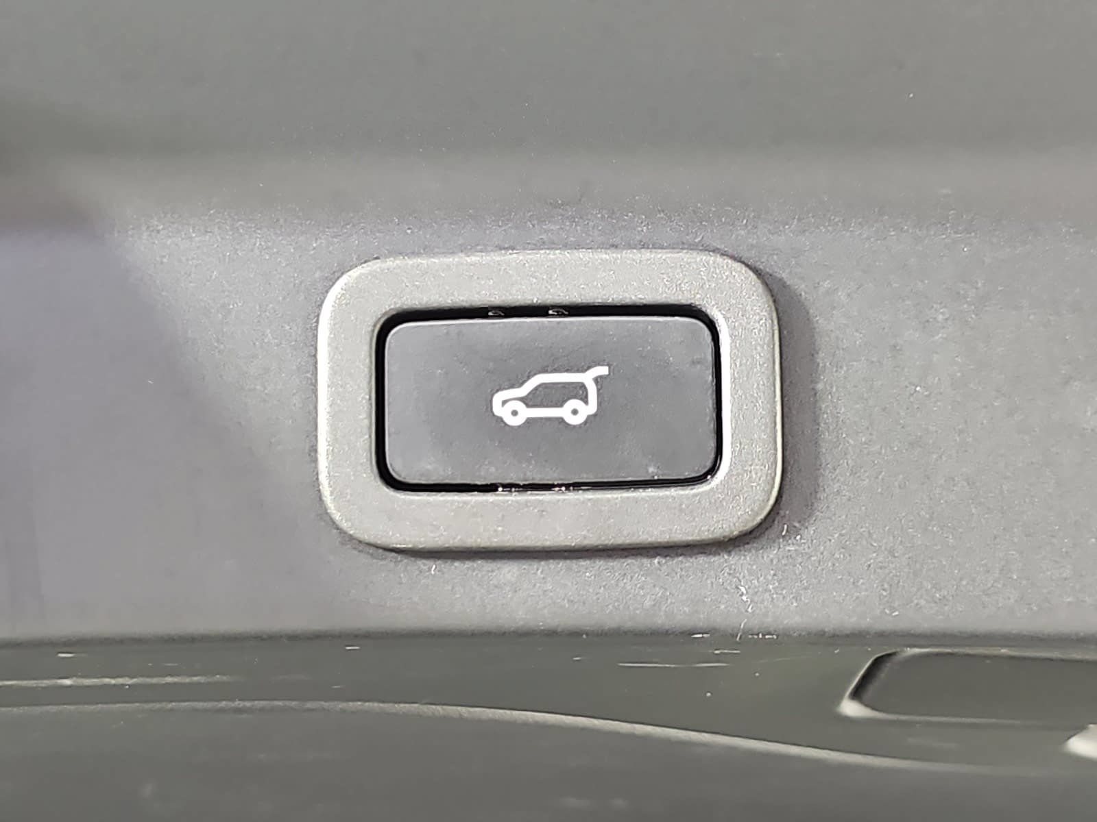 Used 2018 Jaguar F-PACE R-Sport AWD/4WD image 13