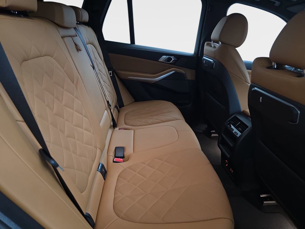 Certified 2024 BMW X5 xDrive40i w/ Premium Package AWD/4WD image 11