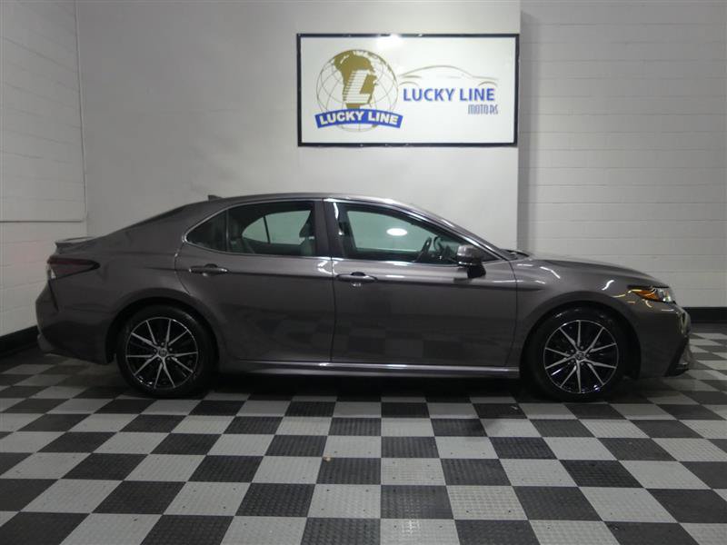 Used 2022 Toyota Camry SE w/ Cold Weather Package FWD image 6