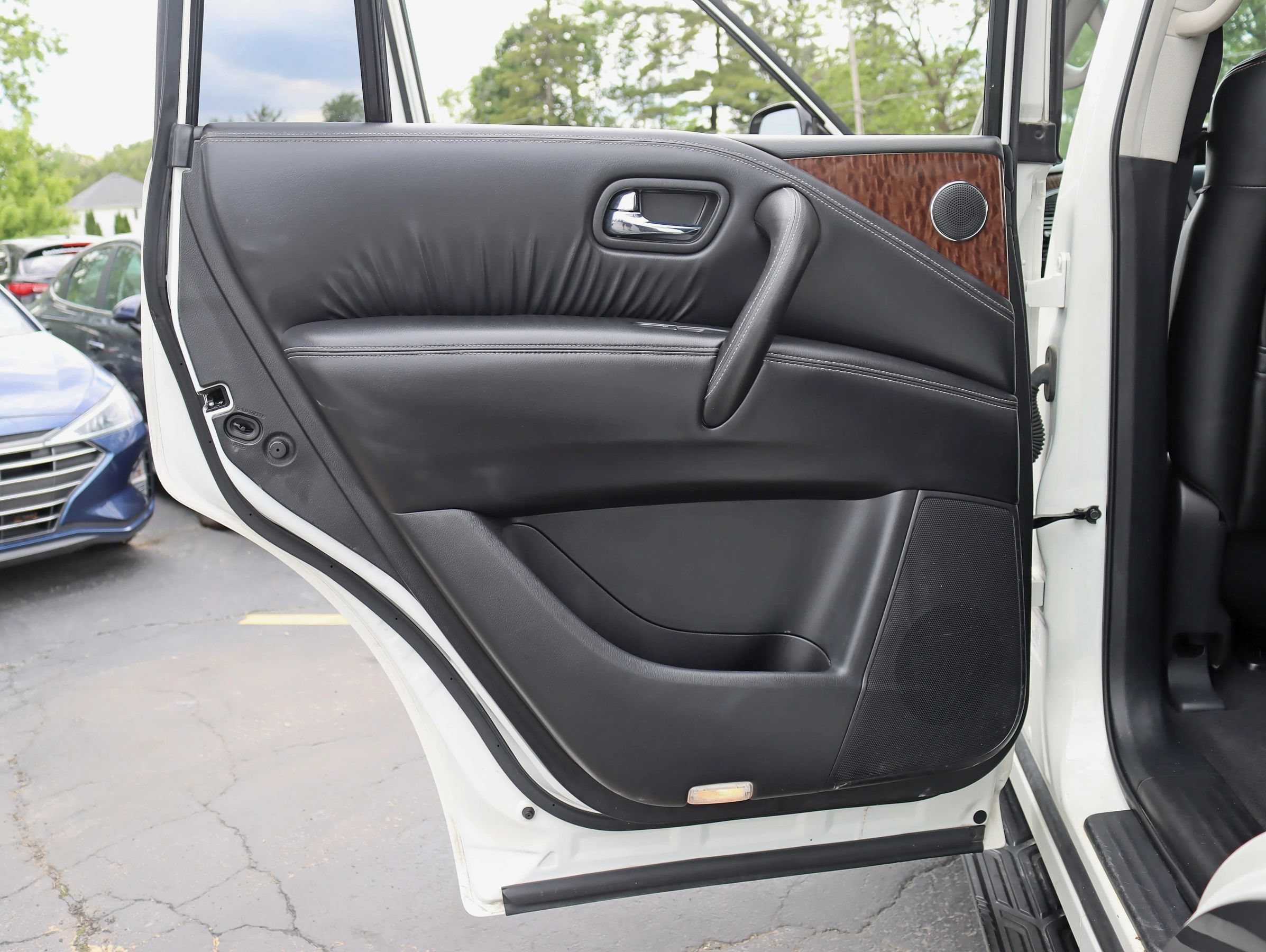 Used 2017 Nissan Armada Platinum AWD/4WD image 38