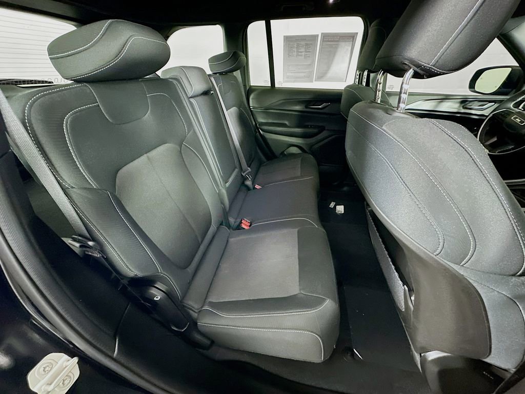 Certified 2024 Jeep Grand Cherokee Laredo w/ Luxury Tech Group I image 38