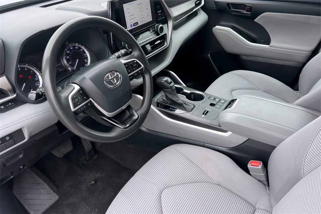 Certified 2023 Toyota Highlander L image 12