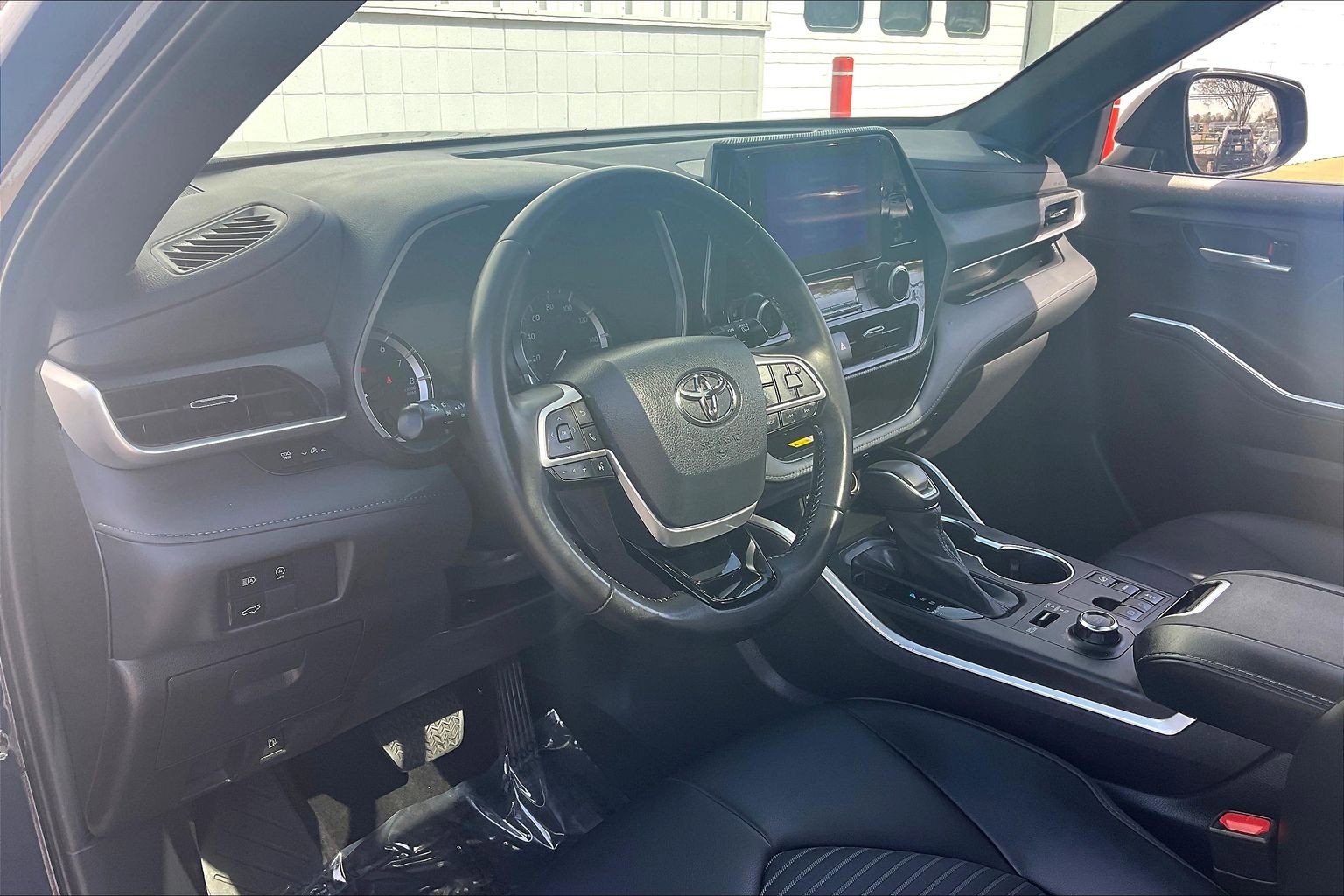Used 2023 Toyota Highlander XSE AWD/4WD image 18