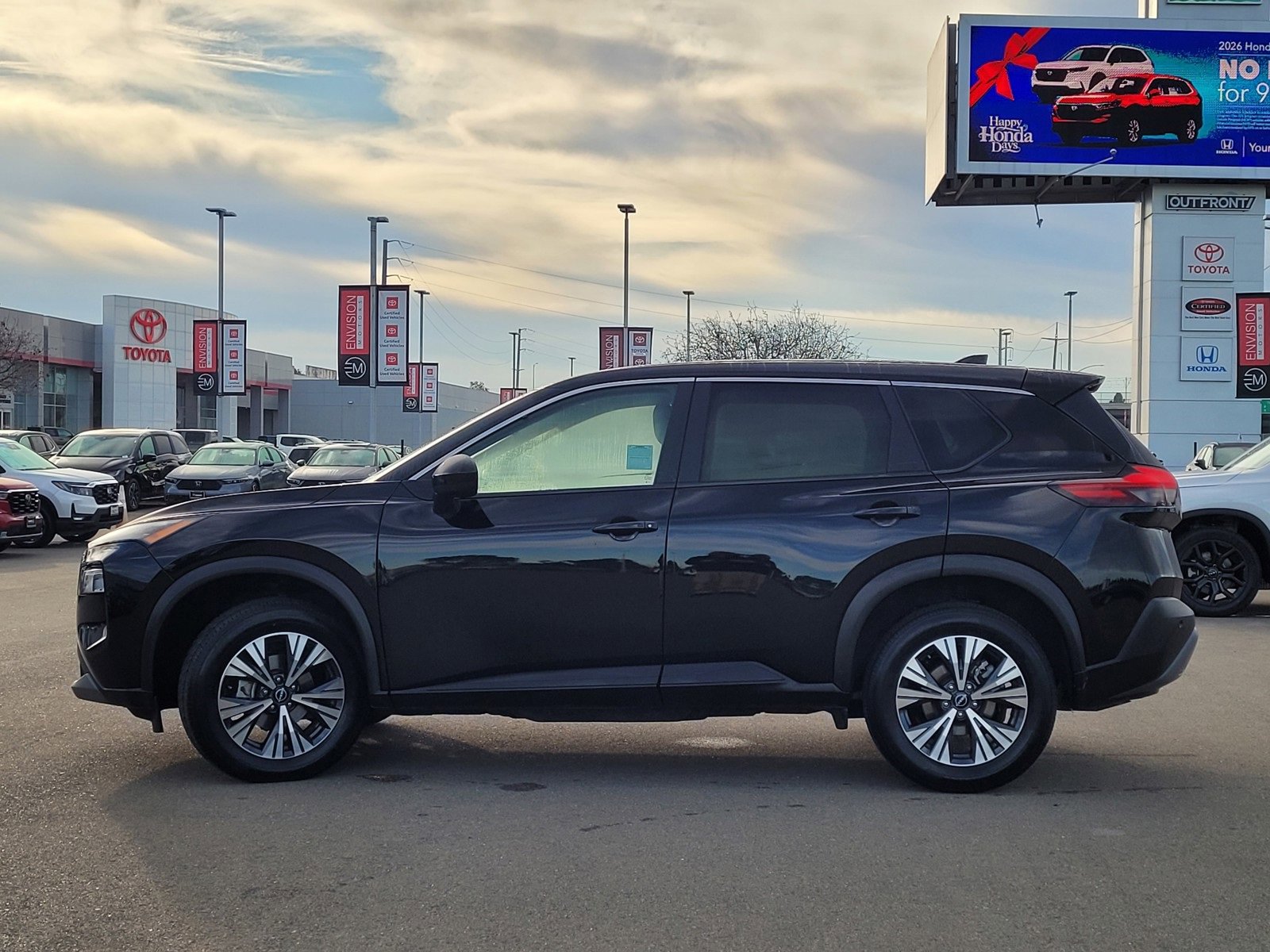 Used 2023 Nissan Rogue SV image 8