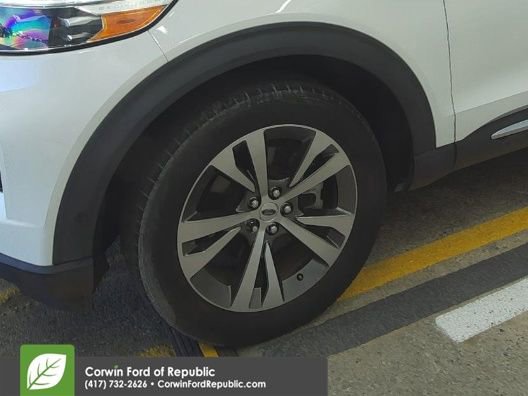 Used 2020 Ford Explorer Platinum w/ Premium Technology Package AWD/4WD image 6