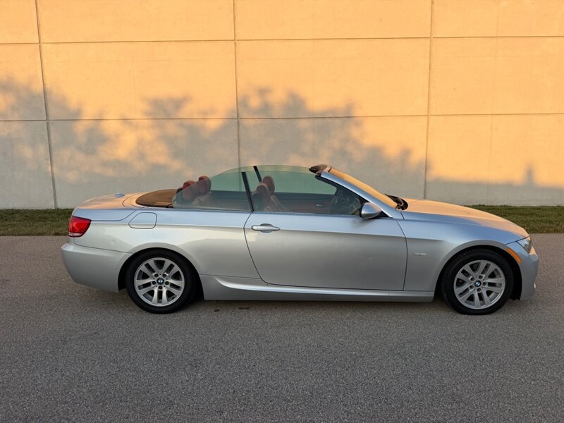 Used 2009 BMW 328i Convertible RWD image 24