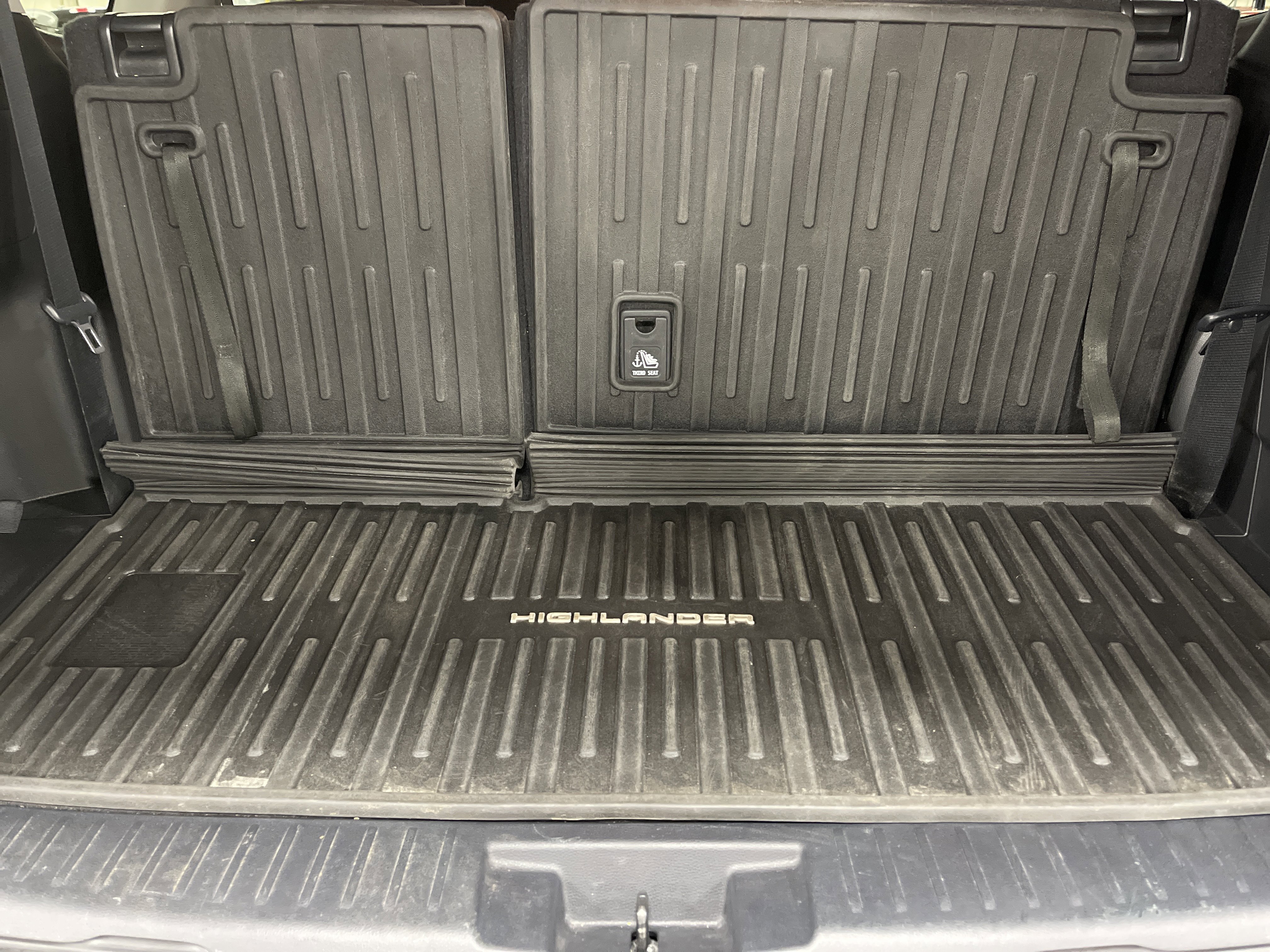 Used 2023 Toyota Highlander LE image 12