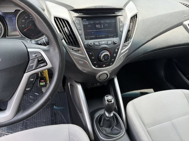 Used 2013 Hyundai Veloster FWD image 26