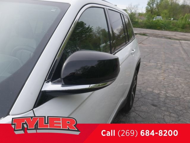 Certified 2023 Jeep Grand Cherokee Limited w/ Trailer Tow Prep Group (B) AWD/4WD image 11