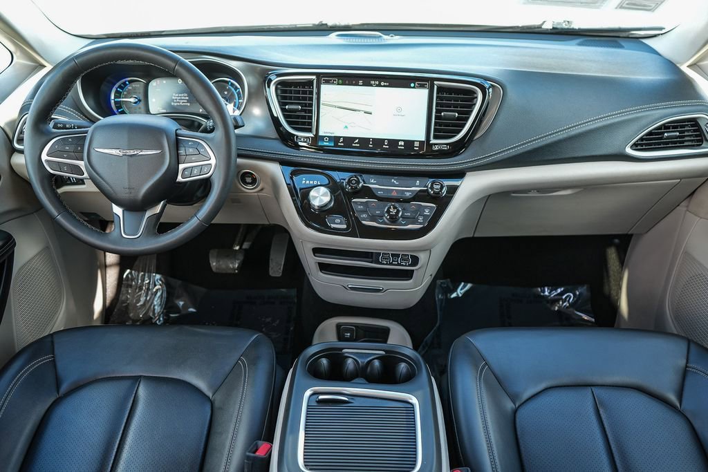 Certified 2024 Chrysler Pacifica Select image 13